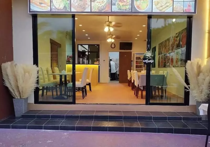 Hotelli Journey Residence Phuket