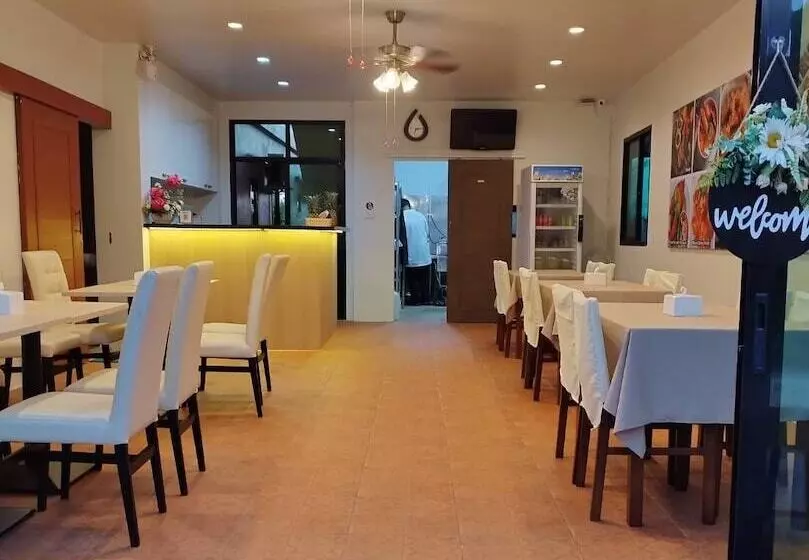 Hotelli Journey Residence Phuket