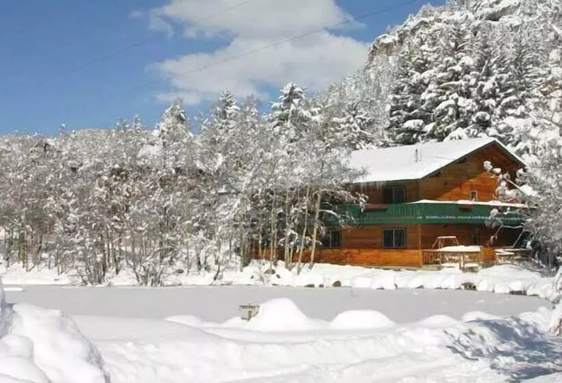 ホテル Riverside Lodge & Retreat