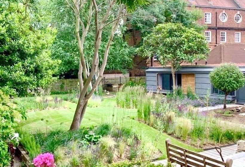 Hotel Temple Lodge Club