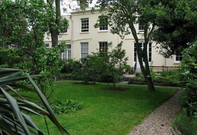 Hotel Temple Lodge Club