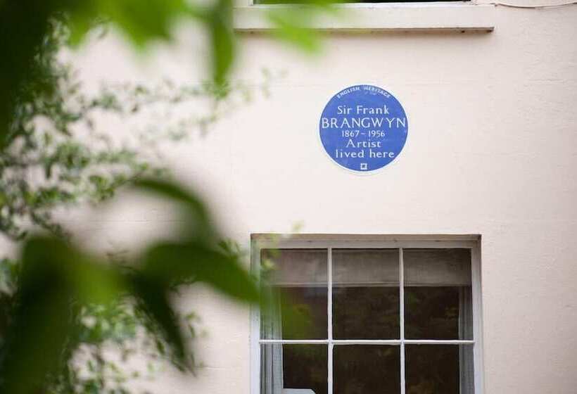 Hotel Temple Lodge Club