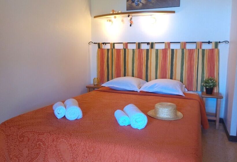 فندق Vvf Luberon Provence, Murs