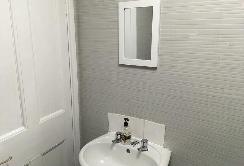 Suli House  Holiday Flats & En Suite   Families And Couples Only