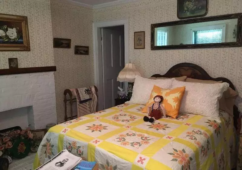 The Pratt Smith House B&b