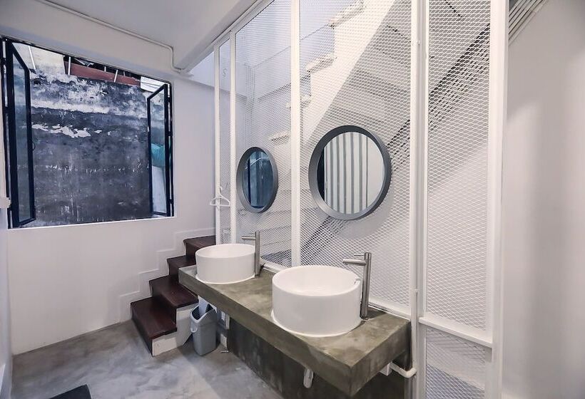 Local Time Bangkok   Hostel