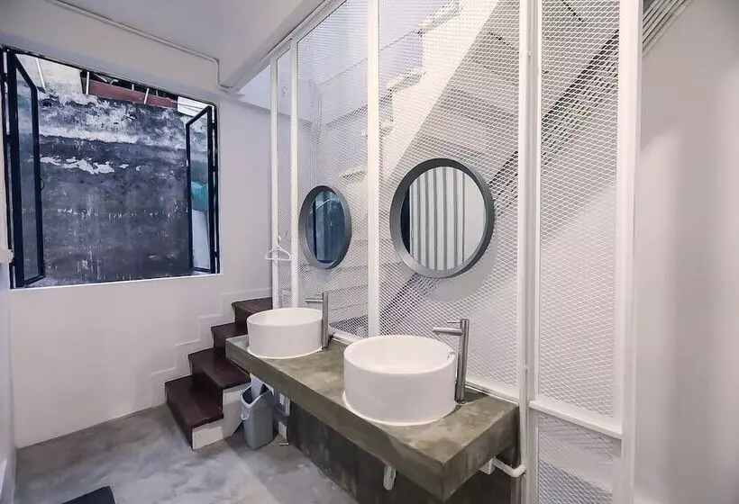 Local Time Bangkok   Hostel