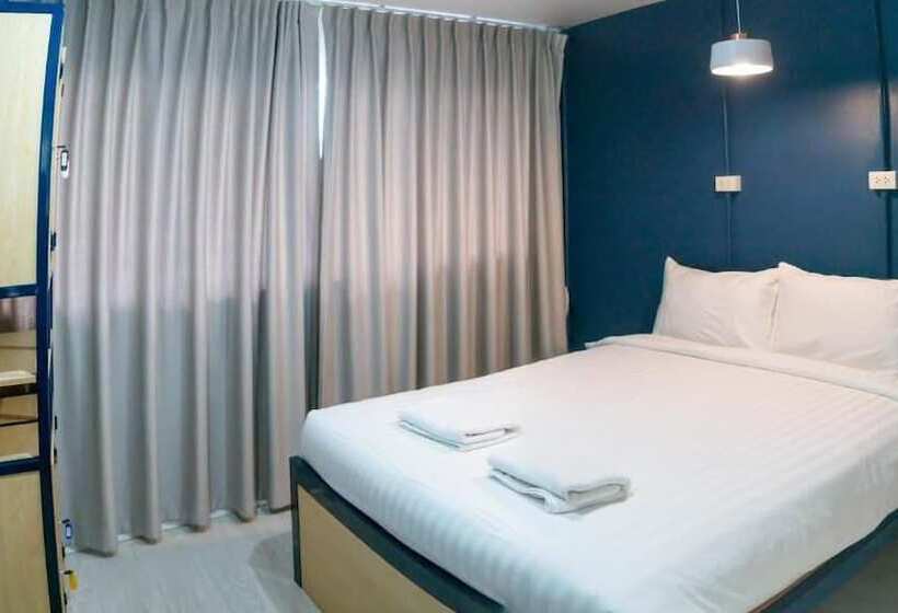 Local Time Bangkok   Hostel