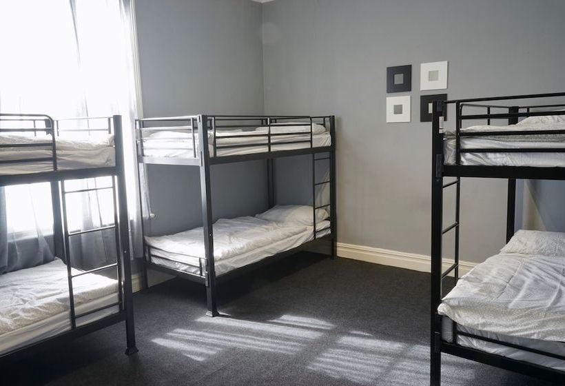 فندق صغير The George Backpackers