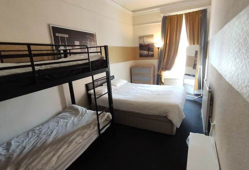 فندق صغير The George Backpackers