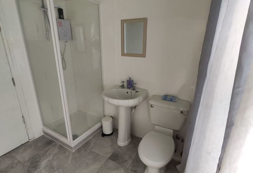 فندق صغير The George Backpackers