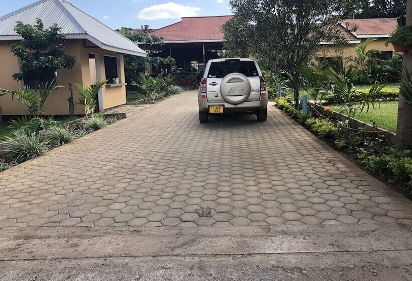 تختخواب و صبحانه Basecha Garden Lodge