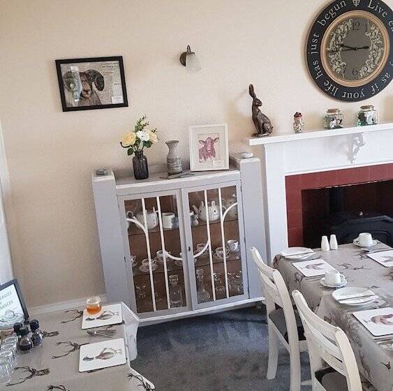 تختخواب و صبحانه Craigmount