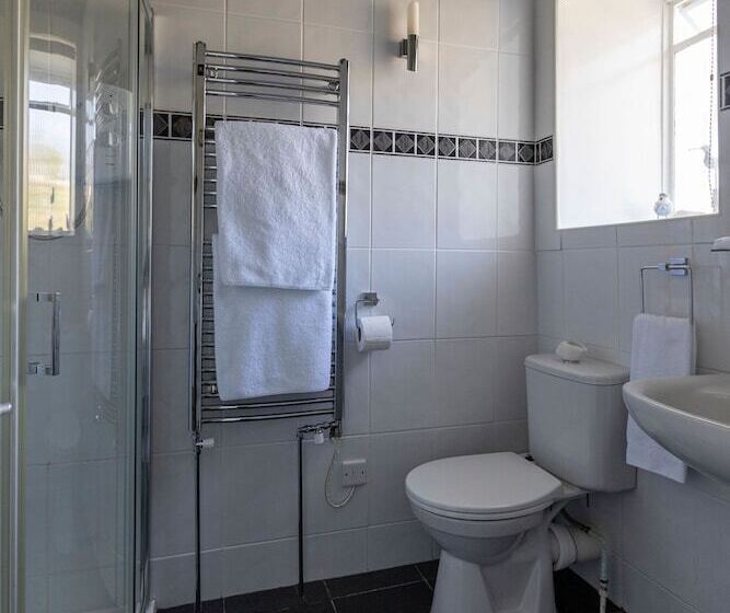 تختخواب و صبحانه Craigmount