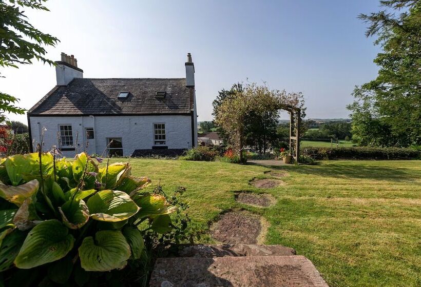 تختخواب و صبحانه Craigmount