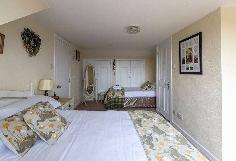 تختخواب و صبحانه Craigmount