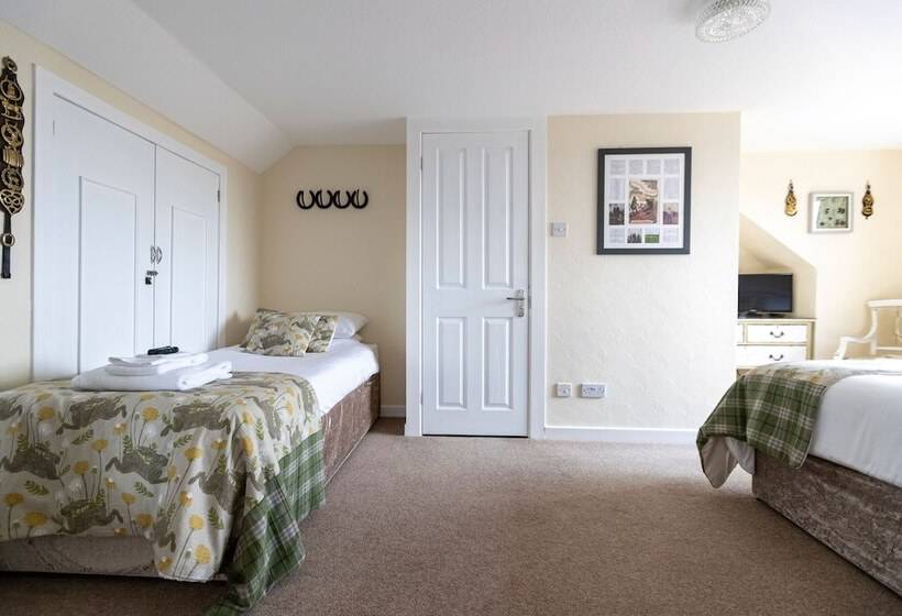 تختخواب و صبحانه Craigmount