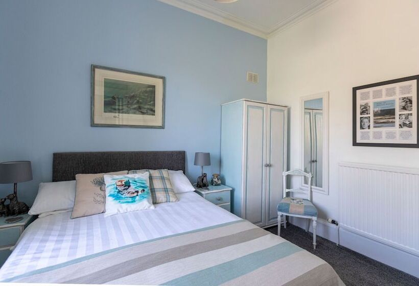 تختخواب و صبحانه Craigmount