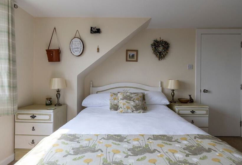 تختخواب و صبحانه Craigmount