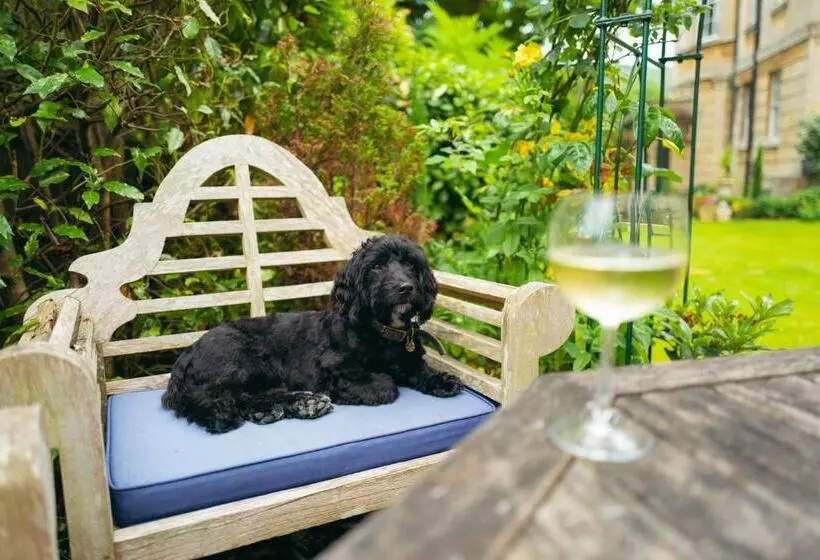 تختخواب و صبحانه Grosvenor Villa