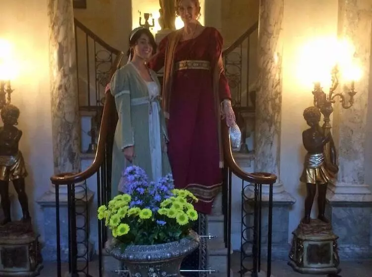 تختخواب و صبحانه Grosvenor Villa