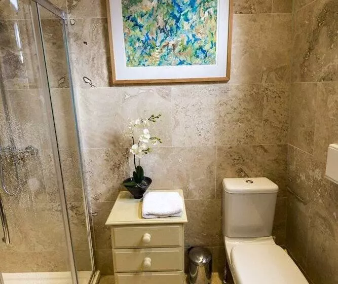 تختخواب و صبحانه Grosvenor Villa