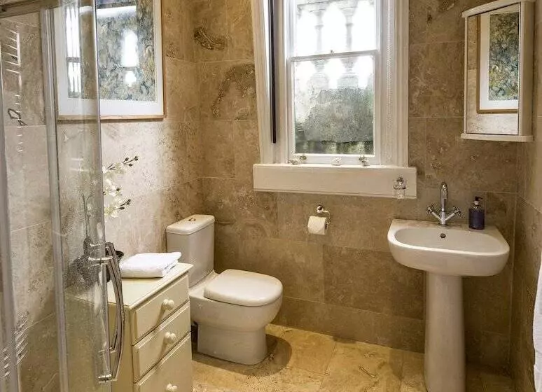 تختخواب و صبحانه Grosvenor Villa