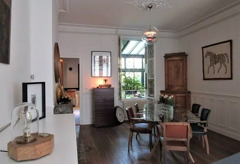 تختخواب و صبحانه La Villa Dunois