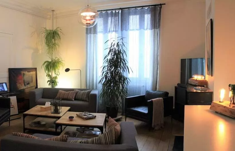 تختخواب و صبحانه La Villa Dunois
