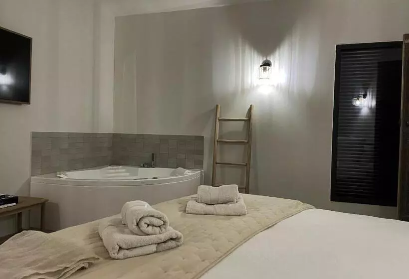 Aamiaismajoitus (B&B) Mas La Chêneraie Lourmarin   Au Calme, à 10 Mn Du Centre Ville à Pied