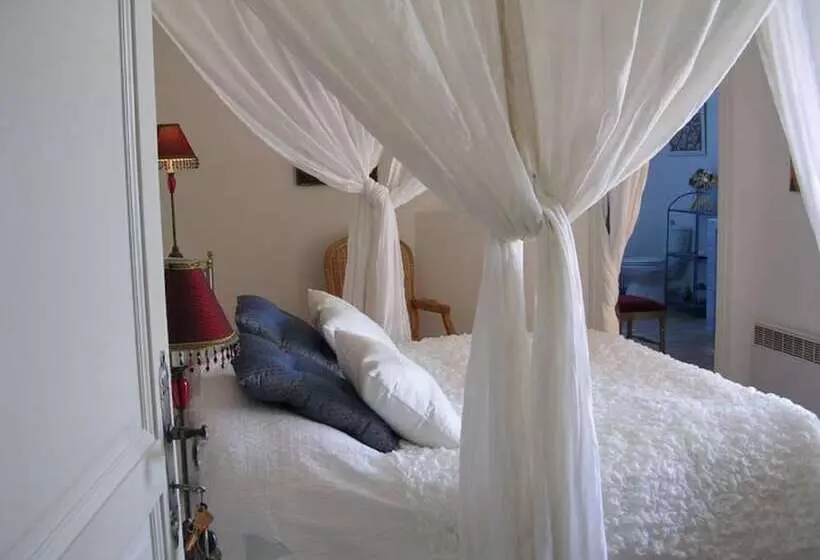 تختخواب و صبحانه Mavilla Akwaba