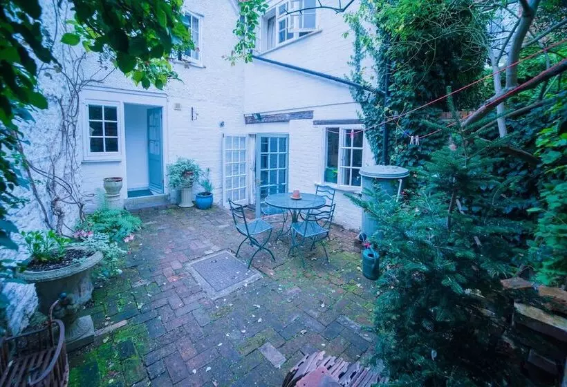 ベッドアンドブレックファースト S. Howard Guesthouse