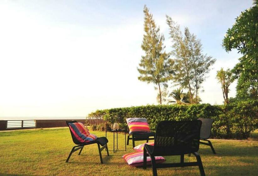 Baan Sandbox Pattaya Beachfront Villa