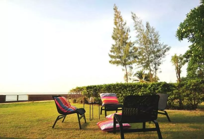 Baan Sandbox Pattaya Beachfront Villa