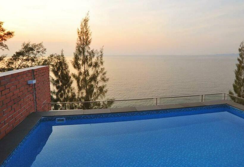 Baan Sandbox Pattaya Beachfront Villa