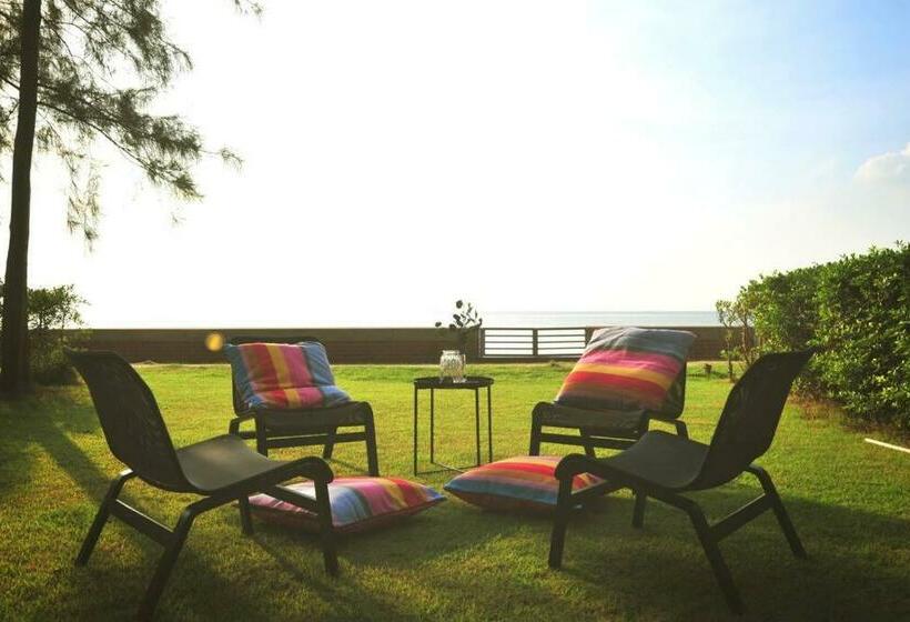 Baan Sandbox Pattaya Beachfront Villa