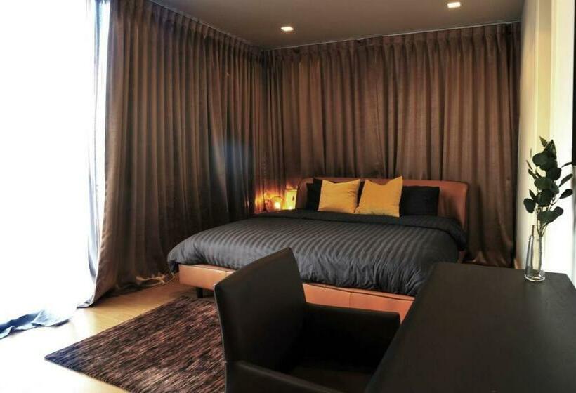 Baan Sandbox Pattaya Beachfront Villa