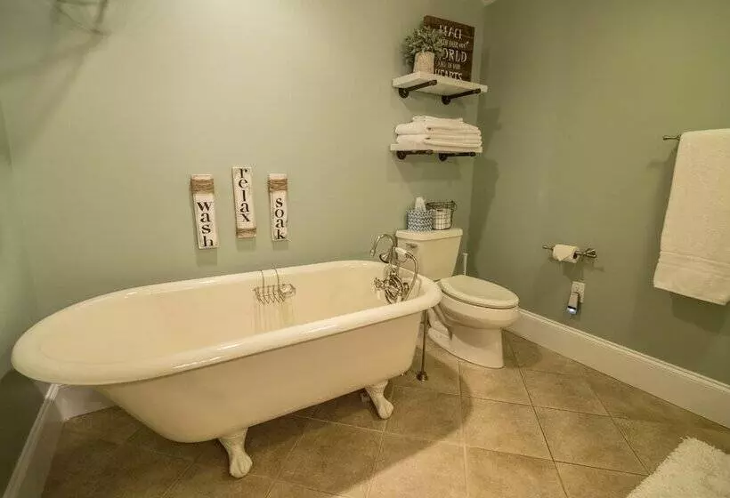 The Barn At Strasburg B&b