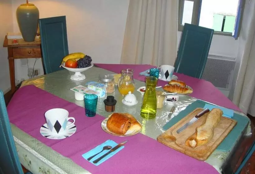 Aamiaismajoitus (B&B) La Maison Bleue