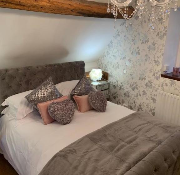 مبيت وإفطار The Griffin Cottage