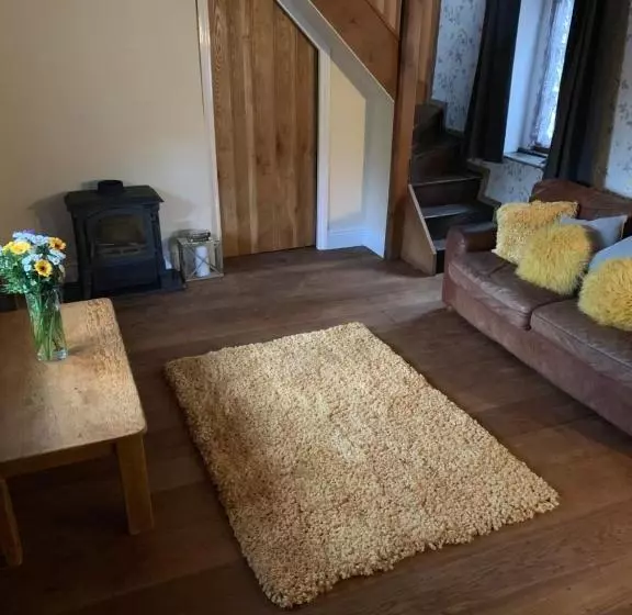 تختخواب و صبحانه The Griffin Cottage