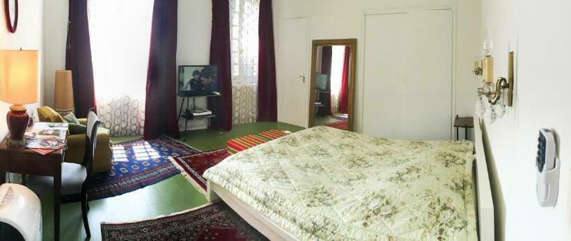 פנסיון 46fm : Montauban Guest House