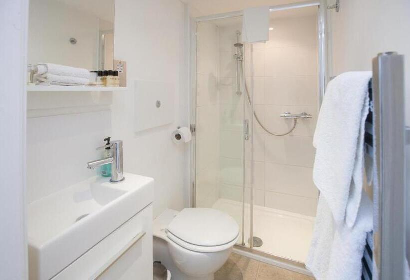 بنسيون The Old House Guest House