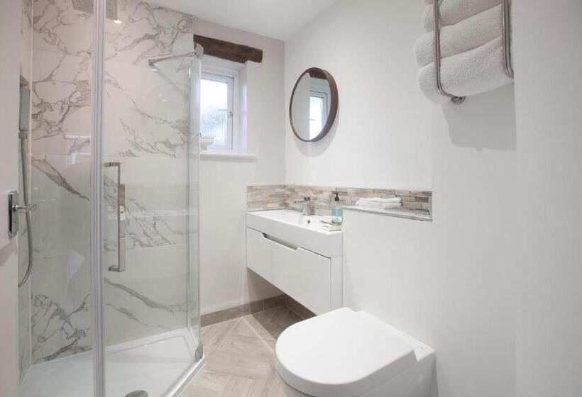 بنسيون The Old House Guest House