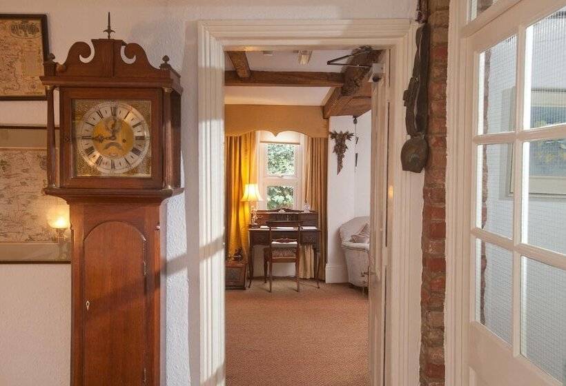 بنسيون The Old House Guest House