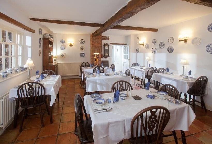 بنسيون The Old House Guest House