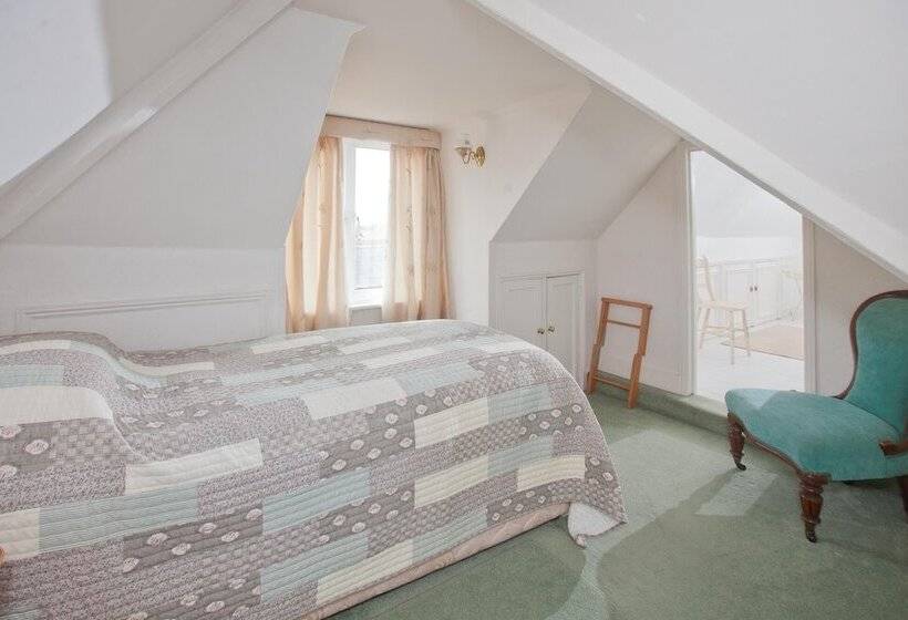 بنسيون The Old House Guest House