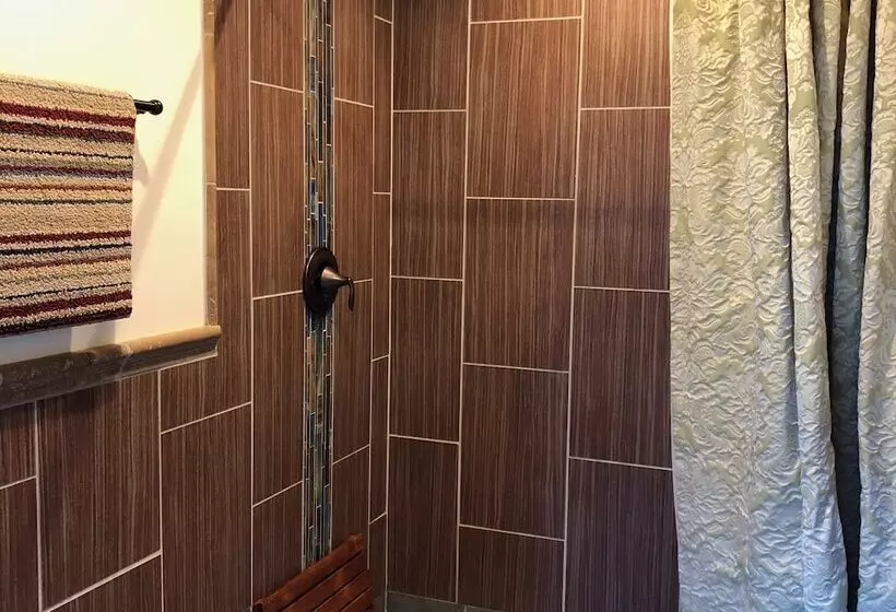 Lomakeskus Heartwood Mountain Sanctuary