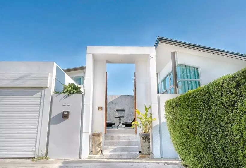 Tarton Bou Pool Villa