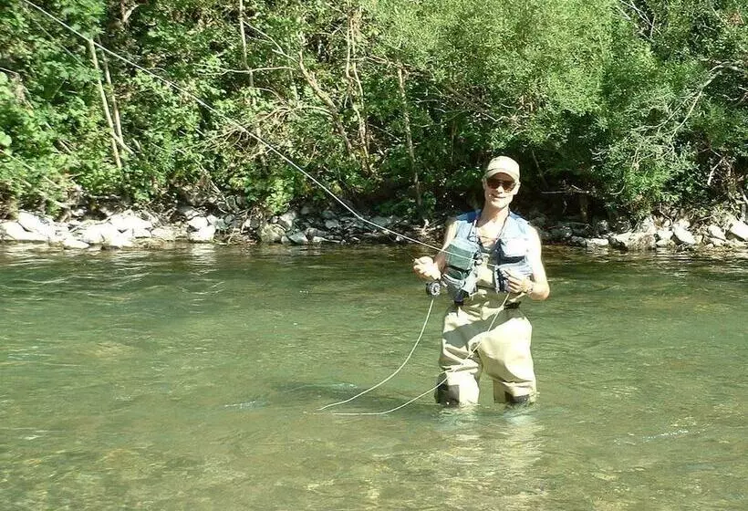 ホテル Camping Le Roc Qui Parle